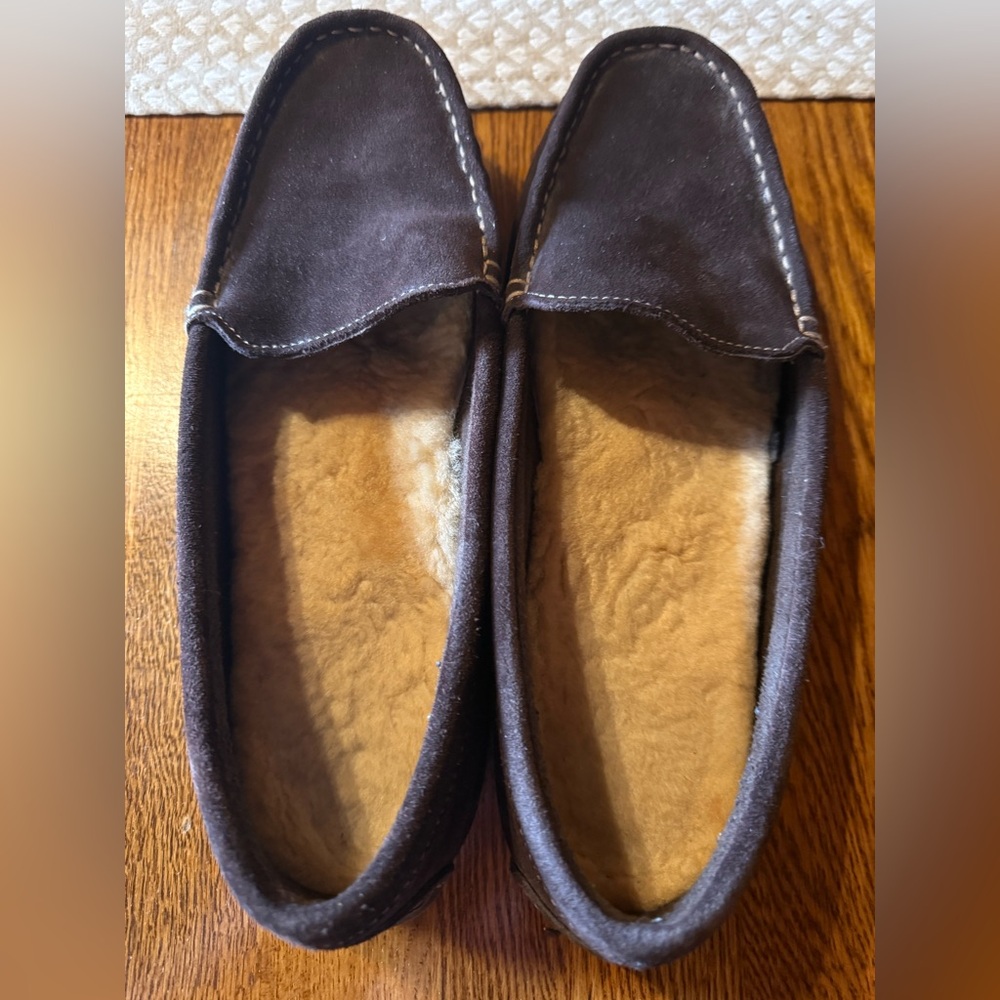 Cabela’s Brown Suede Women’s Slippers